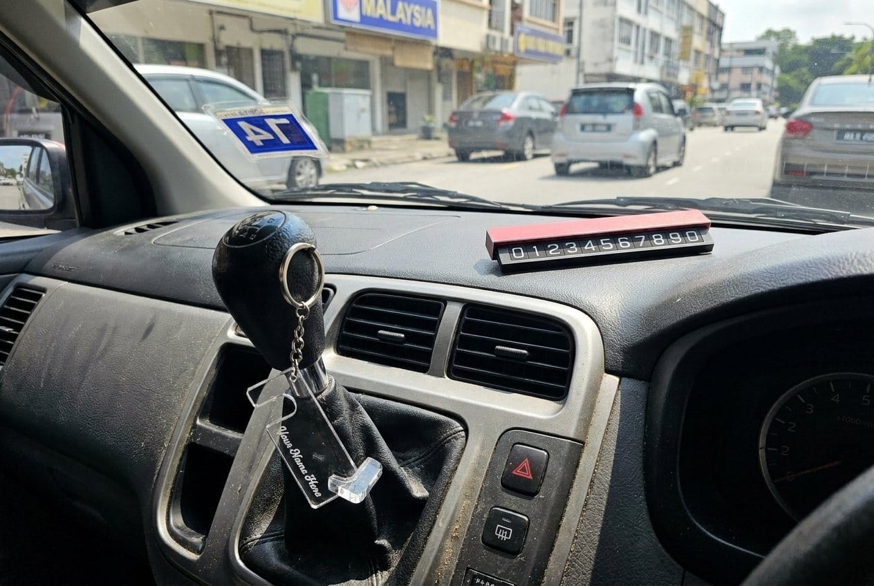 Parking Phone Plate, Phone-Holder Keychain